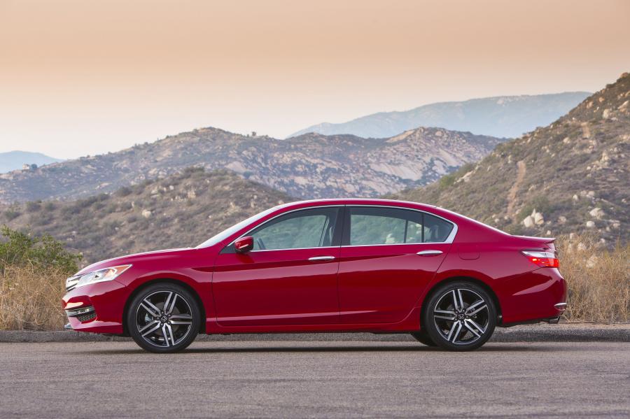  Honda Accord Sport 2016 года  (US) (фото 13 из 26)